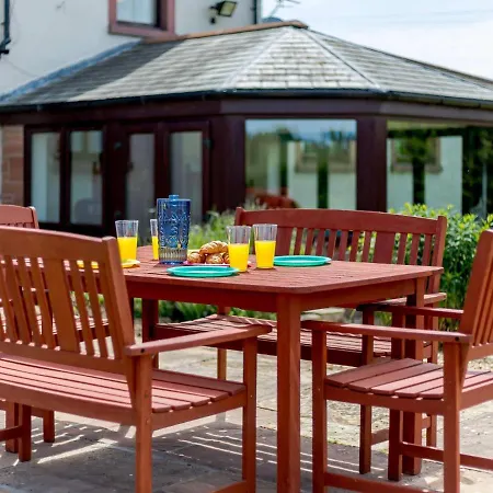 Дом отдыха 3 Bed Property In Wigton 83471 Aikton